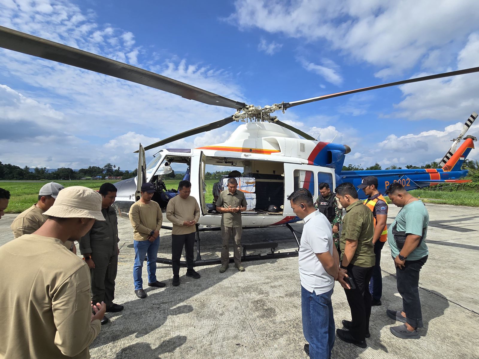 Satgas Ops Damai Cartenz Distribusikan Logistik ke Pos Kiwirok Lewat Airdrop