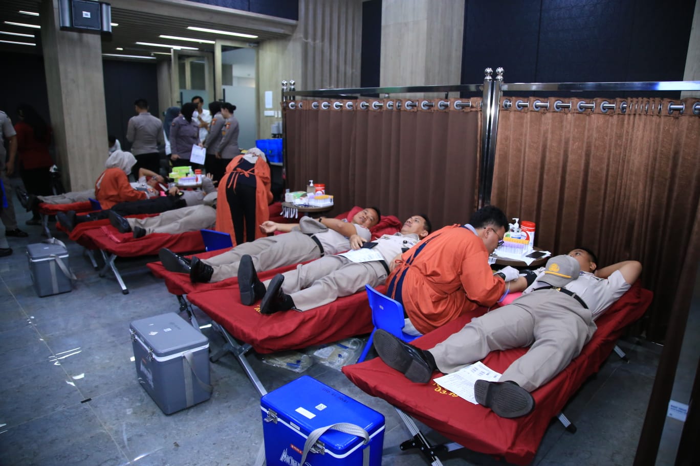 Humas Polri Gelar Donor Darah Serentak, Terkumpul 16.619 Kantong dalam Rangka Hari Jadi ke-74
