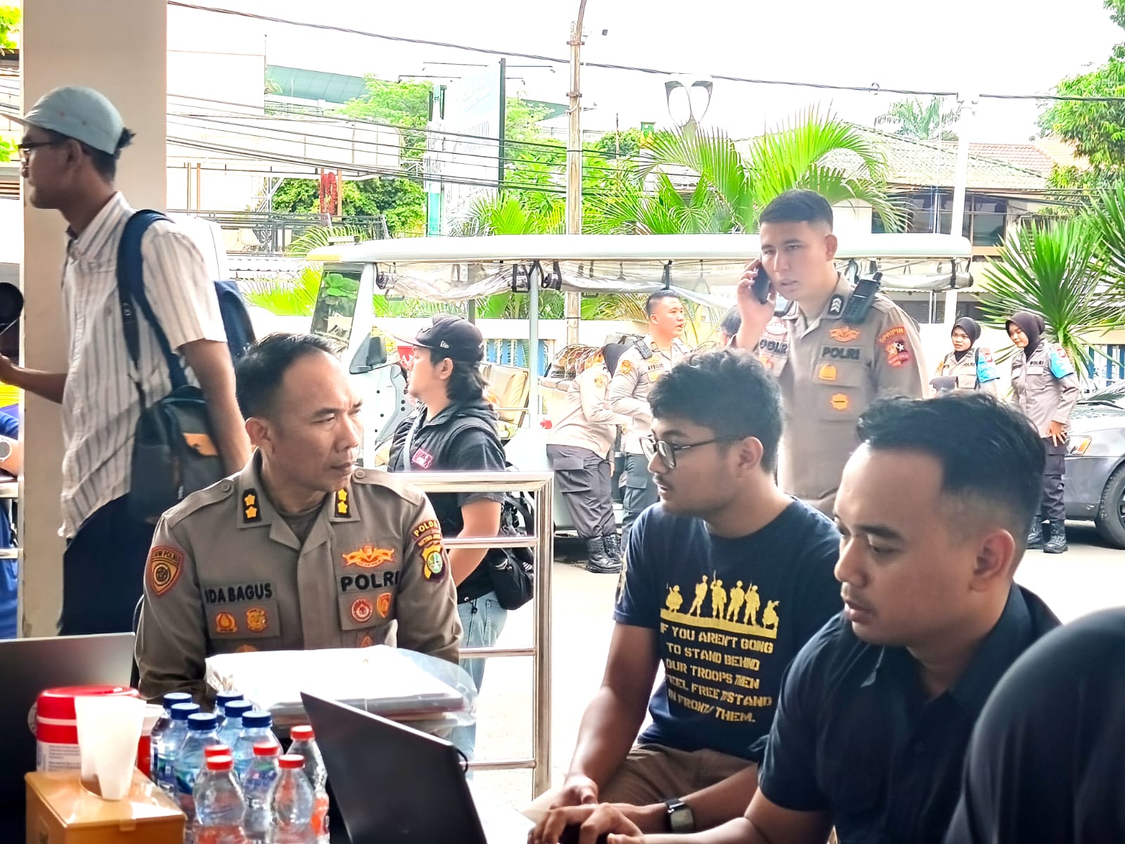 POLDA METRO JAYA GERAK CEPAT LAKSANAKAN TRAUMA HEALING DAN PENYELIDIKAN INTENSIF PASCA LEDAKAN SMAN 72 JAKARTA UTARA