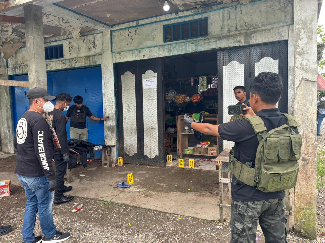 Satgas Ops Damai Cartenz dan Polres Yahukimo Olah TKP Kasus Penganiayaan Berat Dua Warga Sipil