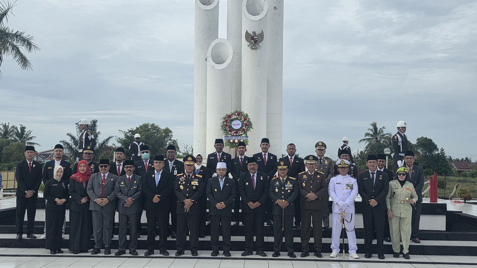Kapolda Bengkulu Mengikuti Upacara Ziarah Nasional Peringatan Hari Pahlawan Nasional