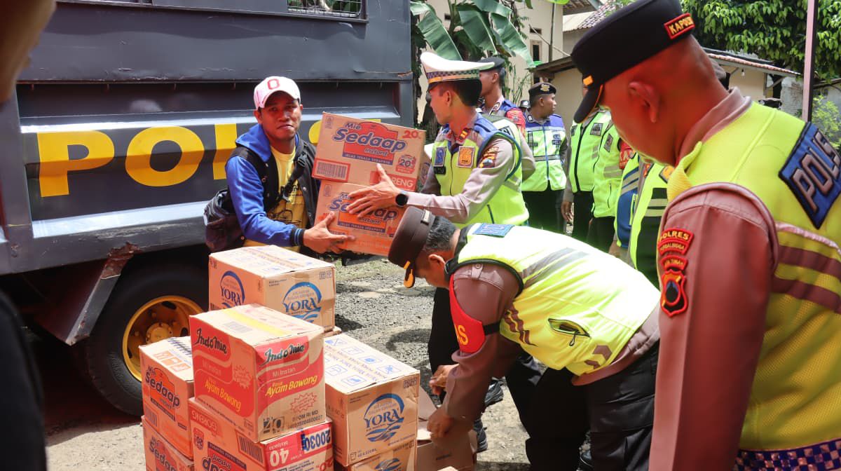 Polri Laksanakan Baksos, Layanan Kesehatan, dan Trauma Healing di Lokasi Bencana Tanah Bergerak Desa Maribaya