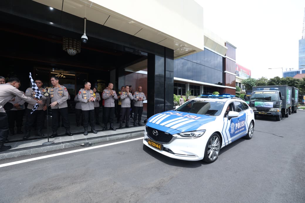 Polda Jatim Berangkatkan Bantuan Kemanusiaan untuk Warga Terdampak Erupsi Semeru