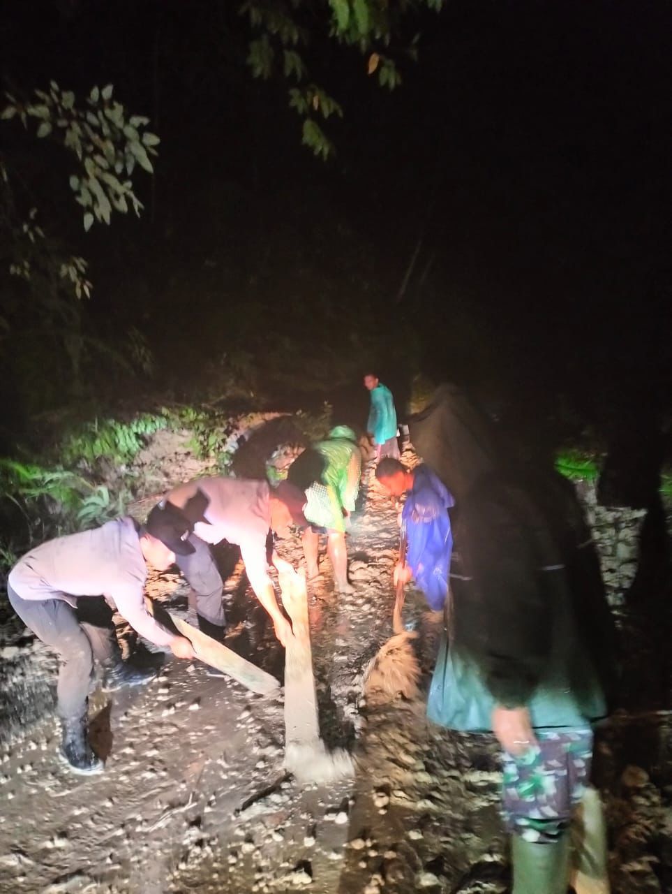 POLRI KERAHKAN 135 PERSONEL UNTUK OPERASI KEMANUSIAAN BENCANA ALAM DI SUMATERA UTARA