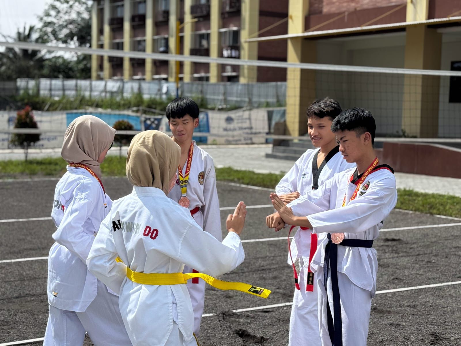 Siswa SMA KTB Raih Prestasi Gemilang di Turnamen Taekwondo Kadispora Cup Sleman 2025