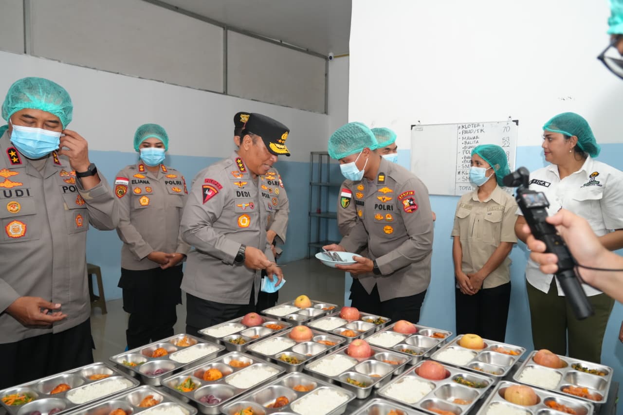 WAKAPOLRI TINJAU SPPG DI NTT, POLRI SIAP BANGUN 98 SPPG BARU DI WILAYAH 3T