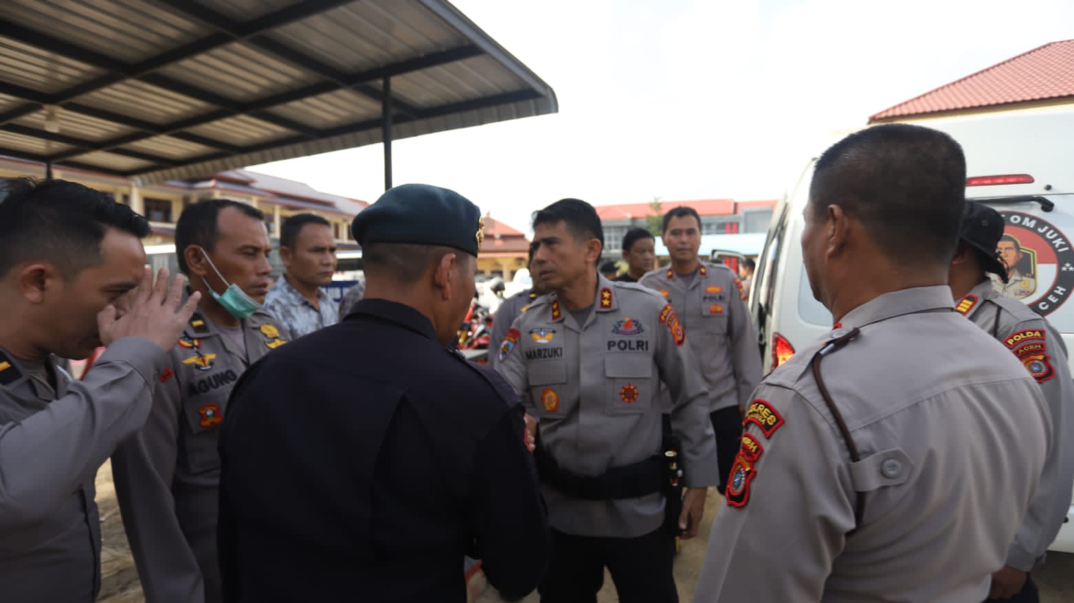 Kapolda Aceh Tiba di Langsa Lewat Jalur Darat, Beri Bantuan hingga Wifi Gratis untuk Warga