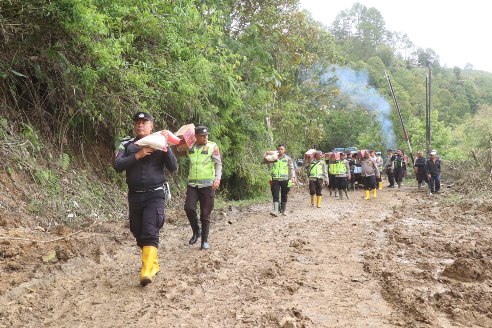 Polresta Bukittinggi Kembali Salurkan Bantuan ke Warga Terdampak di Jorong Sungai Landia