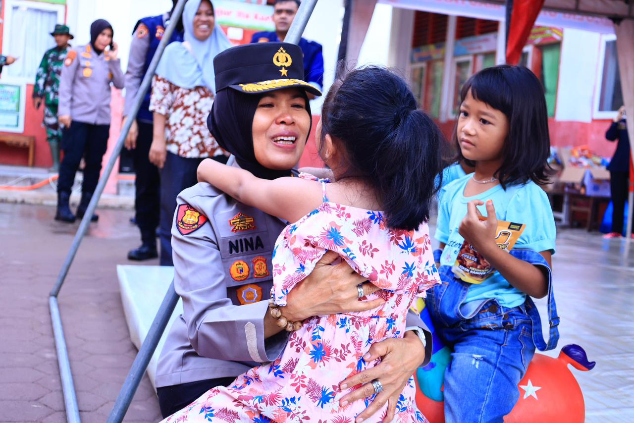 Tim Trauma Healing Ops Aman Nusa II Tinjau Posko Pengungsian di Kota Padang