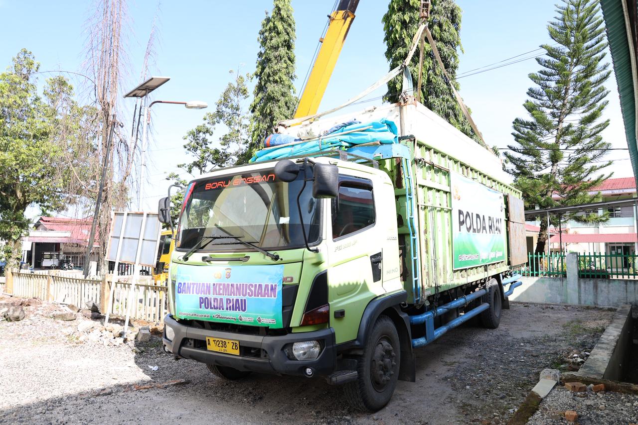 Peti Pendingin Jenazah Bantuan Polda Riau Tiba di RSUD Lubuk Basung Agam