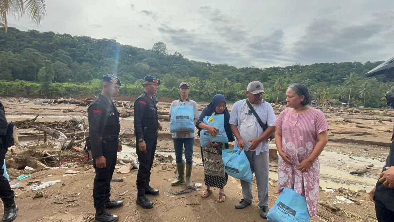Respons Cepat, Polda Sumbar Bantu Pemulihan Korban Bencana di Kecamatan Pauh