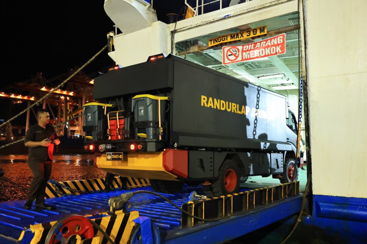 Polri Terus Kirimkan Pasukan serta Logistik ke Wilayah Terdampak Bencana di Sumatera, Sinergi Kemanusiaan Bersama PT Pelni