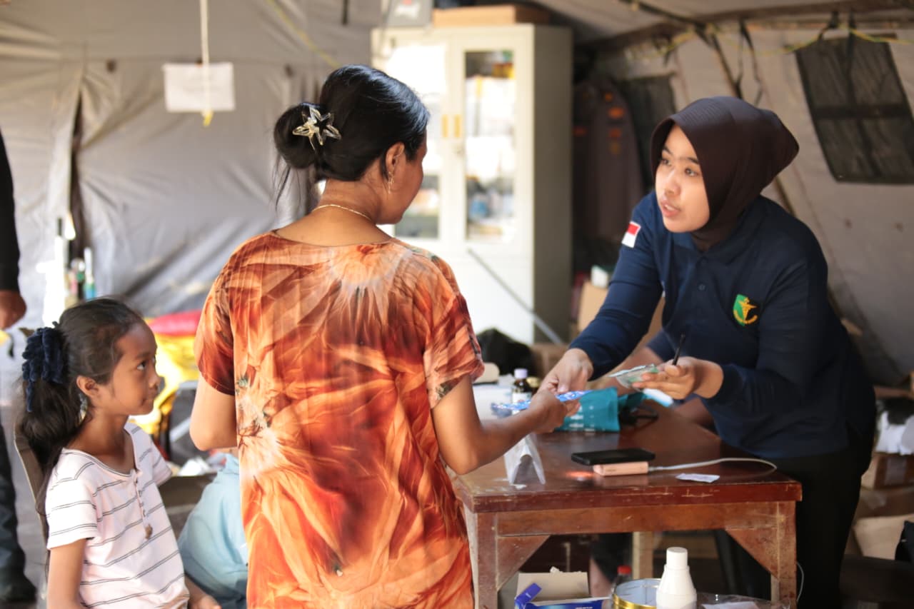 Antisipasi ISPA Pascabanjir, Posko Kesehatan Polri Aktif Layani Masyarakat Aceh Tamiang