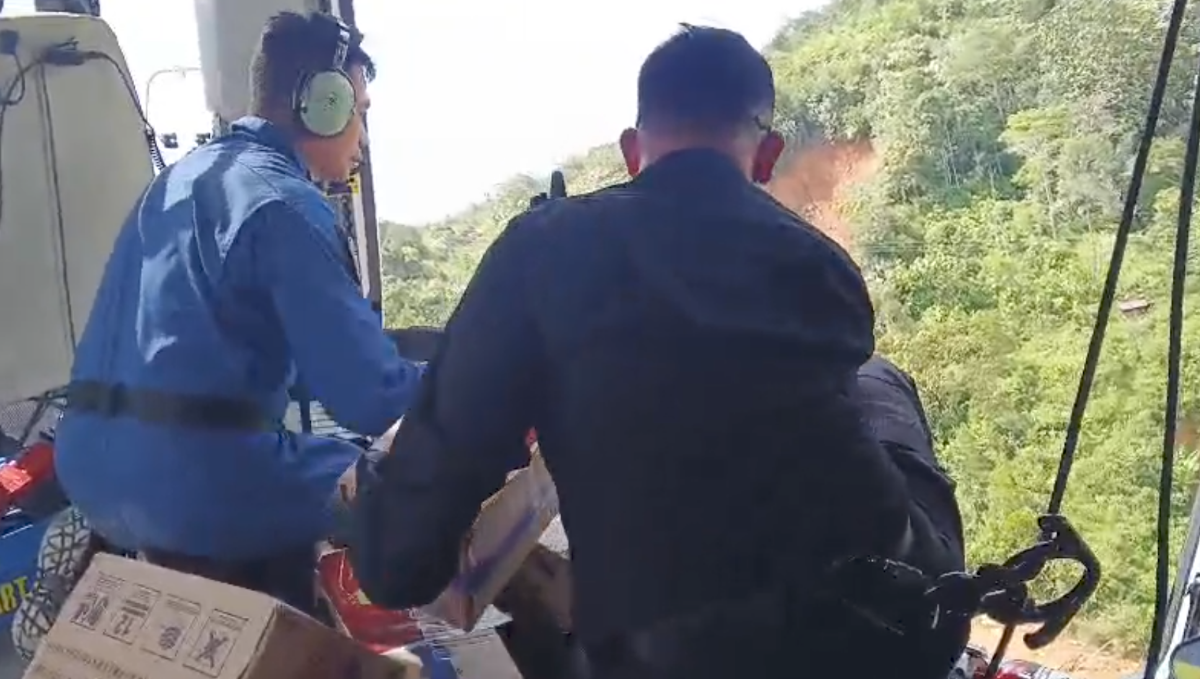 Akses Darat Terputus, Polri Airdrop Bantuan ke Wilayah Terisolasi dengan Operasi Udara Jangkau Sumut, Sumbar & Aceh