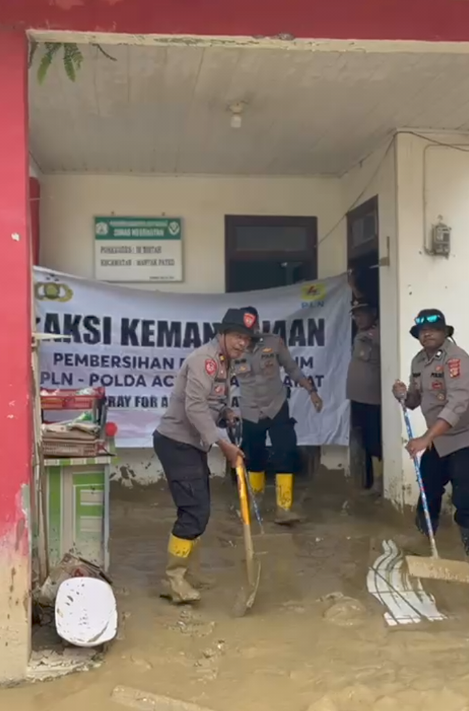 Polres Langsa Bersama PLN dan Warga Laksanakan Aksi Kemanusiaan Pascabanjir di Aceh Tamiang