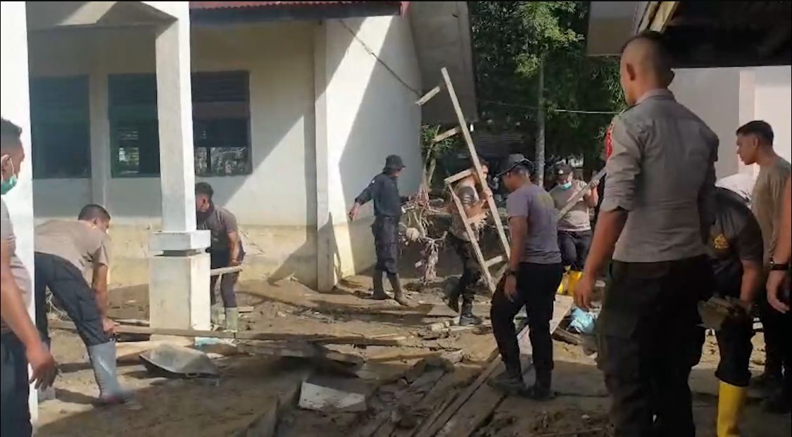 Polri Tegaskan Komitmen Pemulihan Pascabencana, SMA Negeri 1 Peusangan Siap untuk Kegiatan Belajar Mengajar