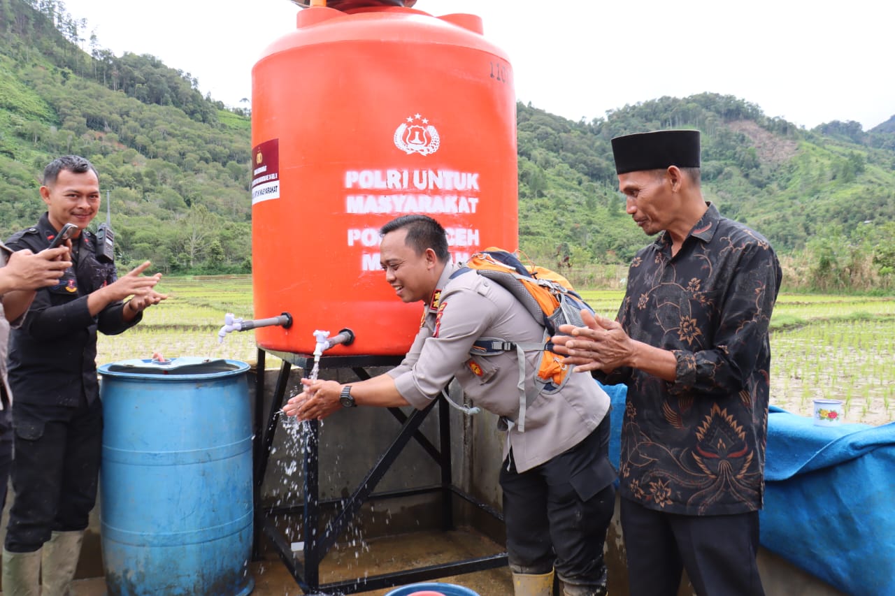 Air Kembali Mengalir, Harapan Tumbuh: Sumur Bor Kapolda Aceh Jadi Sumber Kehidupan Warga Terdampak Bencana di Aceh Tengah