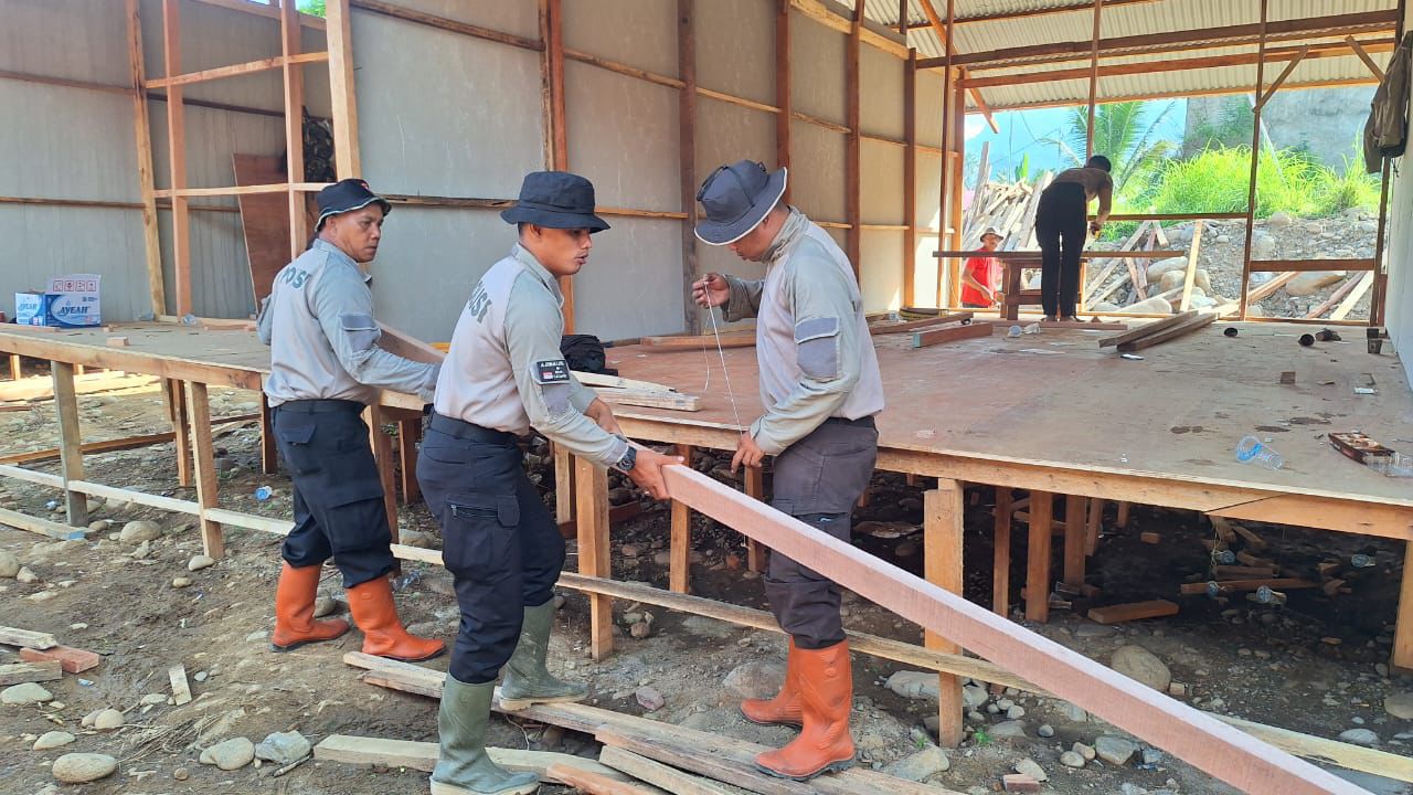 Polri Bangun 100 Unit Huntara untuk Warga Terdampak Bencana di Kapalo Koto, Padang