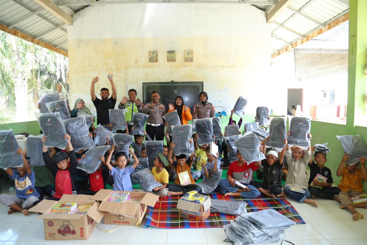 Dari Kepedulian untuk Masa Depan: Polri–Universitas Jambi Bantu Pelajar Aceh Tamiang